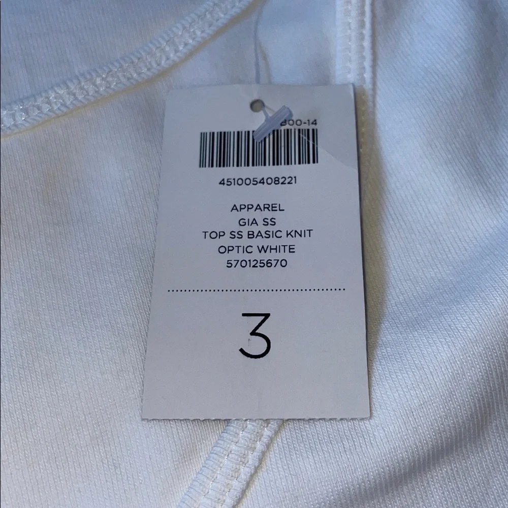 NWT Chico's Classic White Short Sleeve V-Neck Tee.  Size 3. - Picture 4 of 5